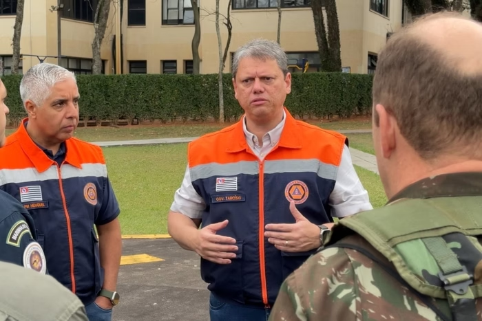 CRIMINOSOS POR TRÁS DOS INCÊNDIOS EM SP: TARCÍSIO DESVENDA OPERAÇÃO DE EMERGÊNCIA E PRISÕES CHOCANTES!